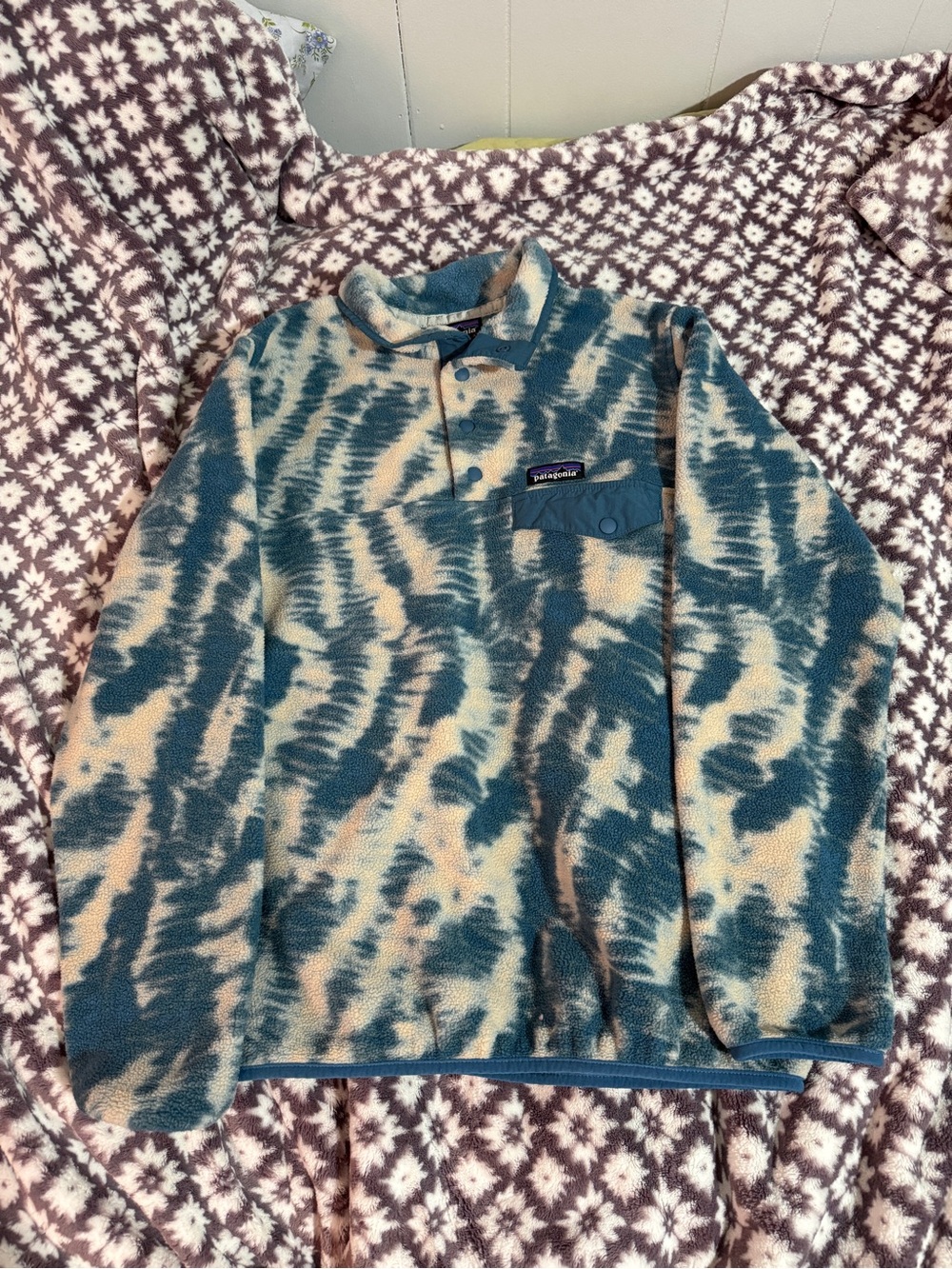 Patagonia Women’s Teal and Cream Tie-Dye Snap-Up Fleece Pullover